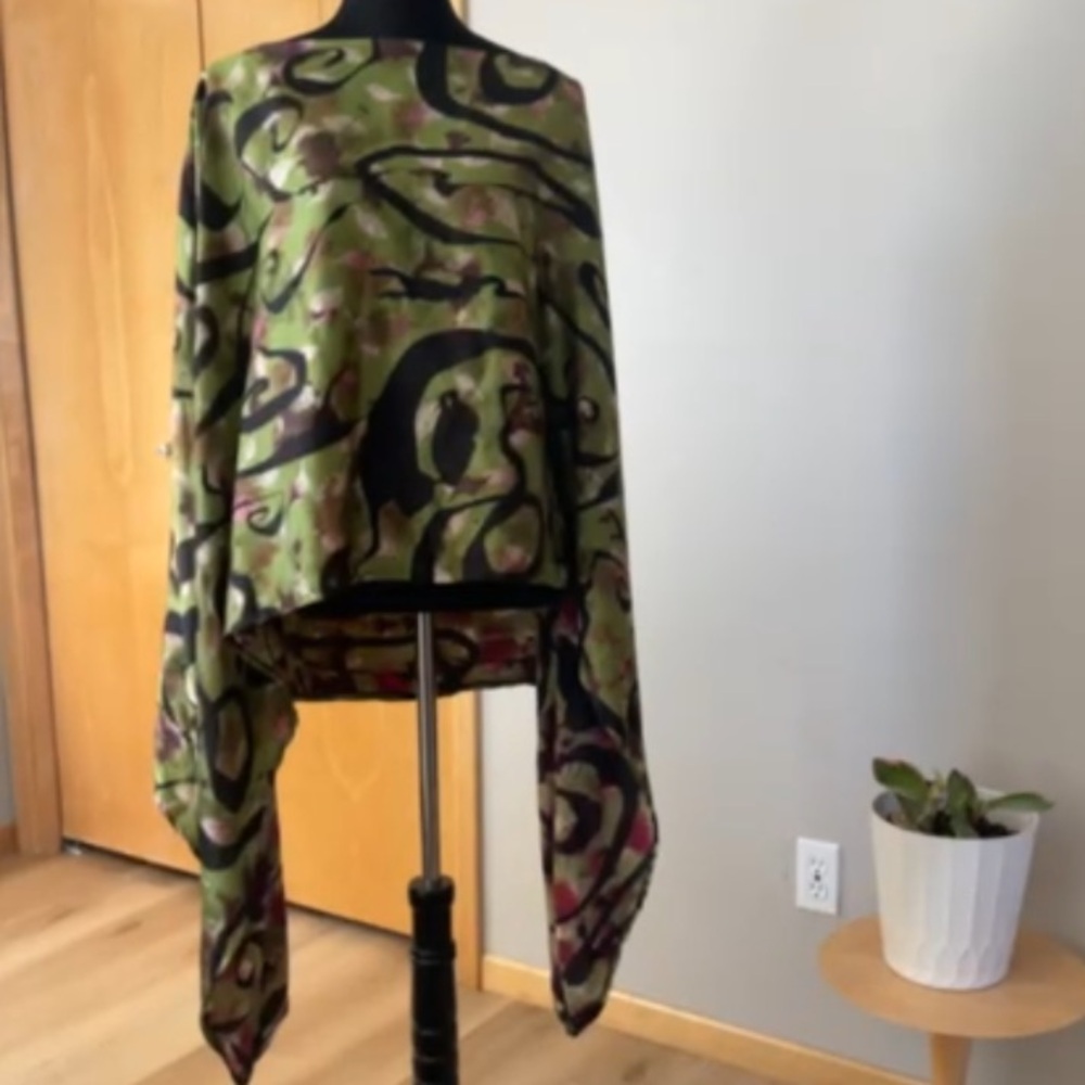 Artistic Green and Black Poncho Top Blouse l